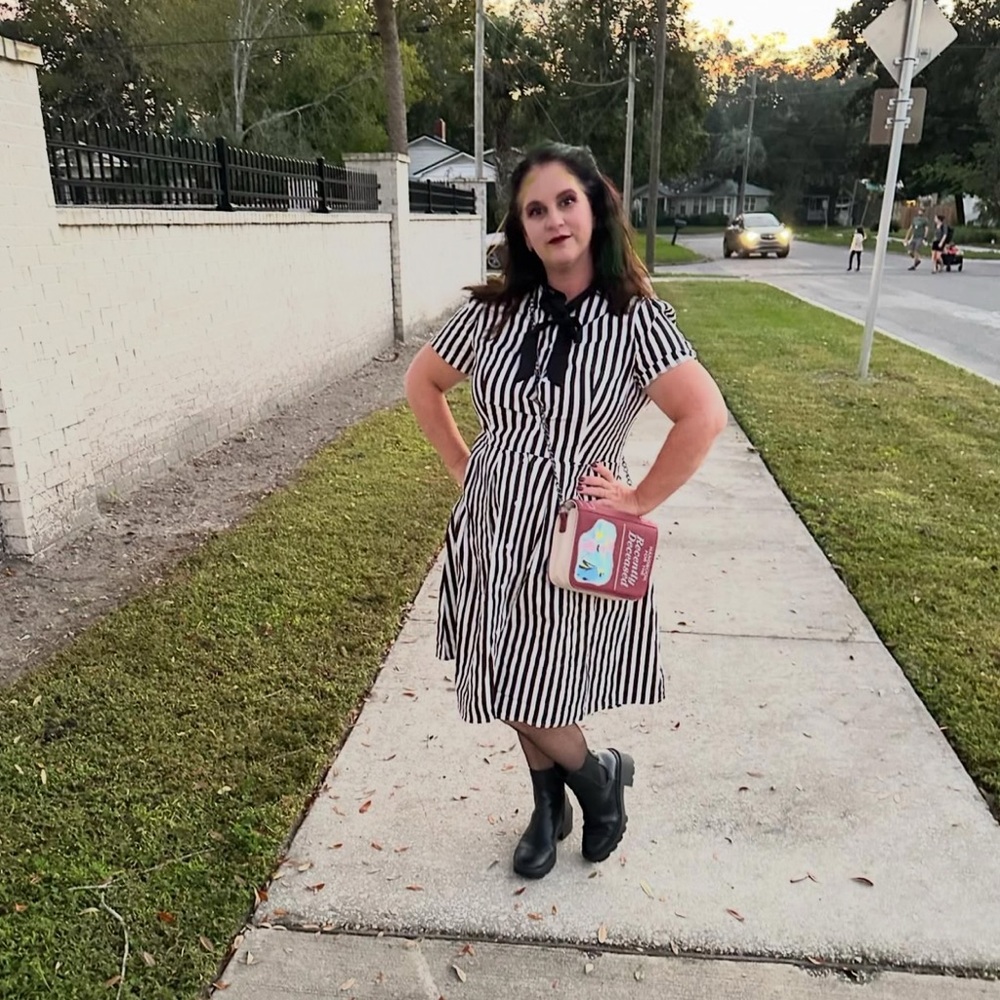 Beetlejuice dress costume worn once.  Size is an xxl needed more chest room